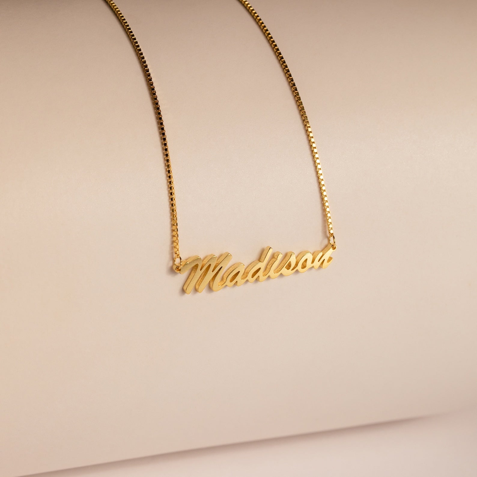Natural Name Necklace in Box Chain 18K Gold